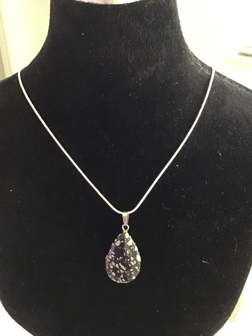 Silver color Chain Necklace with Black and WhiteTeardrop Pendant